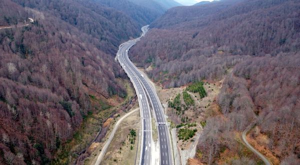 Bolu Dağı Tüneli'nden geçen yıl 10 milyon 550 bin araç geçti