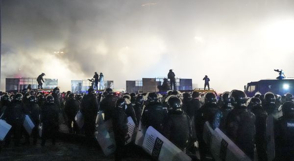 Kazakistan'da protestolarda onlarca kişi öldü