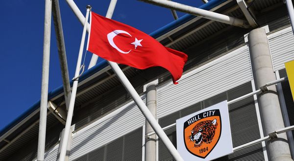 Acun Ilıcalı, Hull City stadına Türk bayrağı çekti!