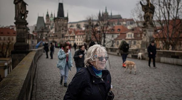 Çekya, Sağlık kurumlarında maskeyi kaldırıyor