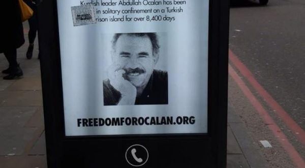 Londra sokaklarında skandal Öcalan afişleri!