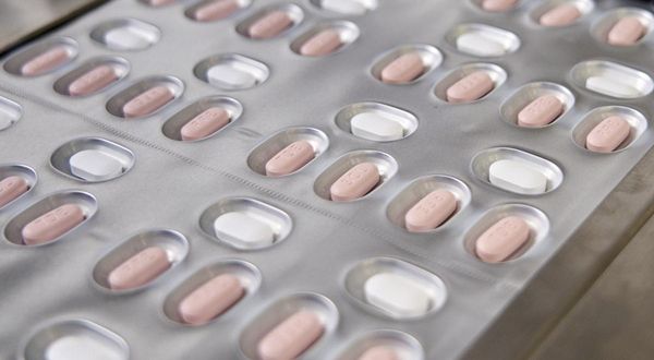 Çin, Pfizer'ın Kovid-19 ilacına acil kullanım onayı verdi