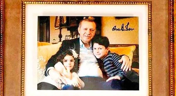 Erdoğan'ın torunlarıyla çektirdiği fotoğraf satışta!