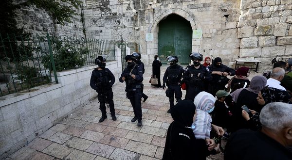 İsrail polisi, baskın düzenlediği Mescid-i Aksa'dan çekildi