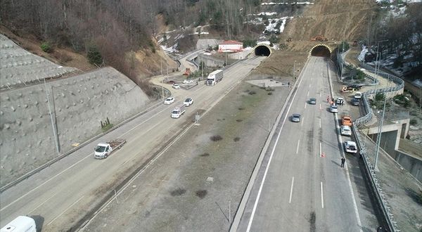 Heyelan nedeniyle kapanan Bolu Dağı Tüneli tekrar ulaşıma açıldı