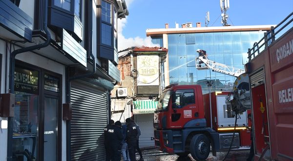 Afyonkarahisar'da yangın: 15 iş yeri kül oldu