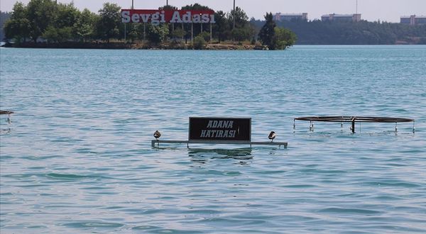 Adana'da su seviyesi yükseldi, kafeleri su bastı