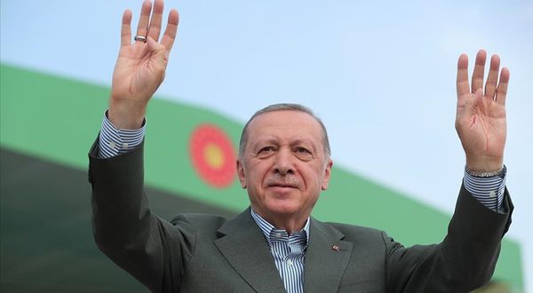 Cumhurbaşkanı Erdoğan: Birileri bölücülük naraları atarken, biz kardeşlik türküleri söyledik