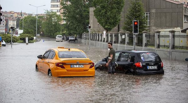 Ankara Valiliği'nden sel, su baskını ve yıldırım düşmesi uyarısı