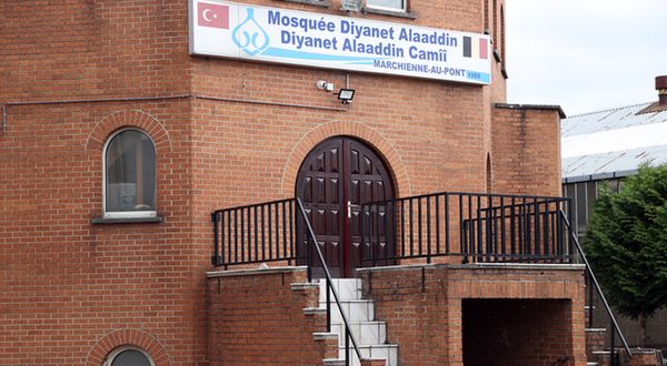 Belçika'daki camide sandık dolusu dinamit bulundu