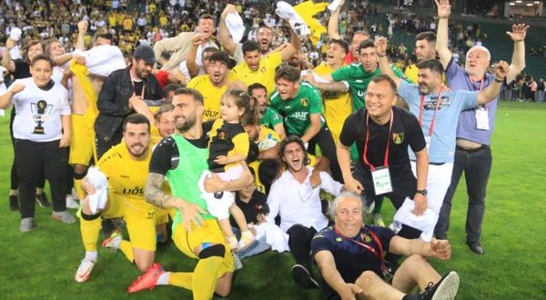 17 yıllık hasrete son: Süper Lig'in yeni üyesi İstanbulspor oldu!