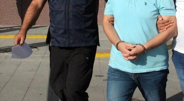 İzmir'de FETÖ'nün hücre evine yönelik operasyonda 3 kişi yakalandı