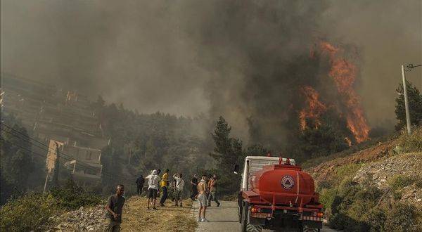 Yunanistan'da çok sayıda orman yangını: Köyler boşaltıldı