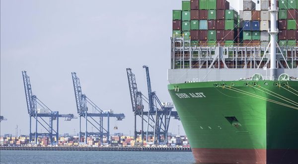 İngiltere’nin en büyük konteyner limanının işçileri 8 gün grevde