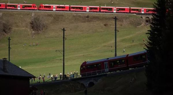 Dünyanın en uzun yolcu treni seferi İsviçre'de yapıldı