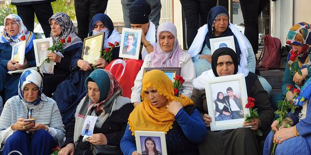 Diyarbakır annelerinden Akşener'e tepki: Masanın altından çekindi