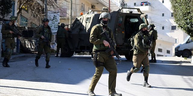İşgalci İsrail askerleri Batı Şeria'da 4 Filistinliyi yaraladı
