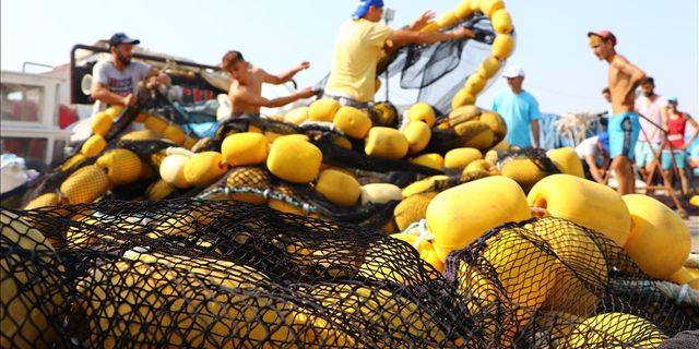 Antalya'da yasa dışı avlanan balıkçılar İHA'larla denetleniyor