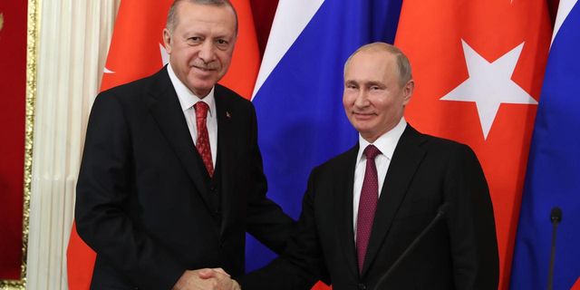 Putin'in Erdoğan'ı beklediği bir dakikalık süre dünya gündemine oturdu