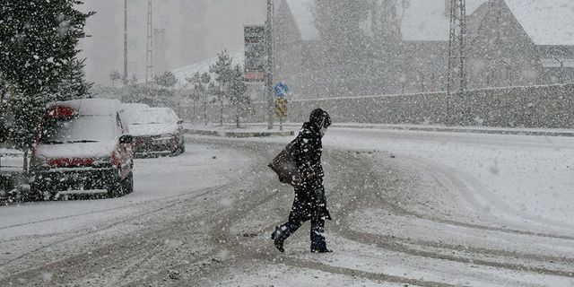 Ankara'da kar yağışı etkili olmaya başladı