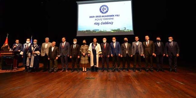 Uşak Üniversitesi'nde eğitim sezonunun ilk dersini Veysel Eroğlu verdi