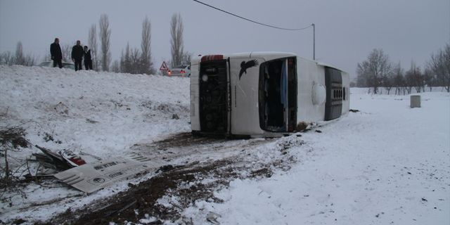 Konya'da yolcu otobüsü şarampole devrildi, 11 kişi yaralandı