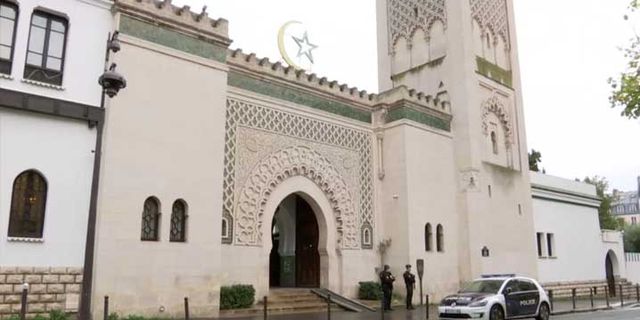 Fransa'da camilere ve Müslümanlara yönelik ırkçı saldırılar artıyor