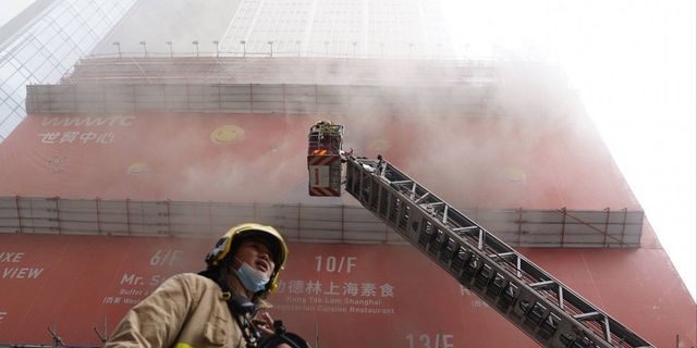 Hong Kong'da Dünya Ticaret Merkezi'nde yangın