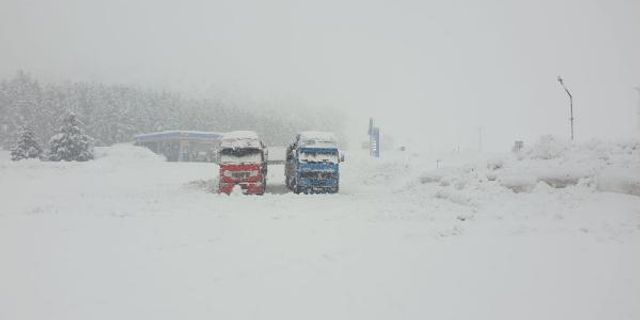 Konya-Antalya karayolunda ulaşıma kar engeli! Geçişe izin verilmiyor