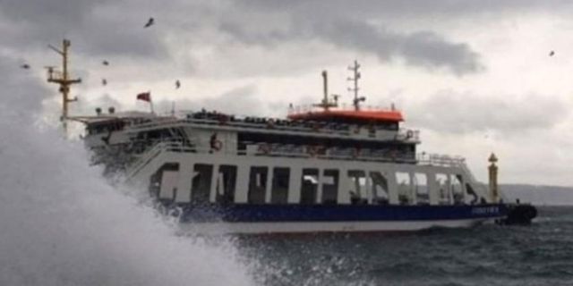 İzmir'de arabalı vapur seferleri fırtına nedeniyle durduruldu