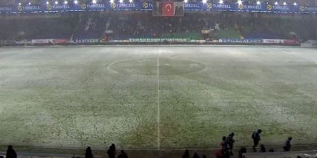 Rizespor-Antalyaspor maçı da kar yağışı nedeniyle ertelendi