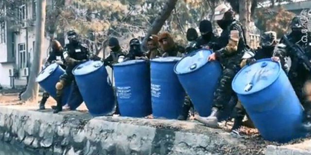 Taliban ele geçirdiği 3 bin ton alkolü su kanalına döktü