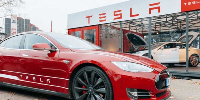 Çin'in işkence üssüne çevirdiği Sincan'da showroom açan Tesla'ya tepki