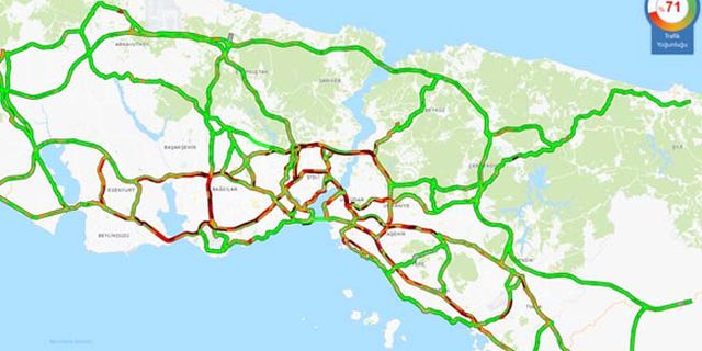 İstanbul'da kar ve tatil sonrası trafik yoğunluğu