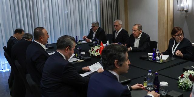 Çavuşoğlu, Rus ve Ukraynalı mevkidaşları ile görüştü