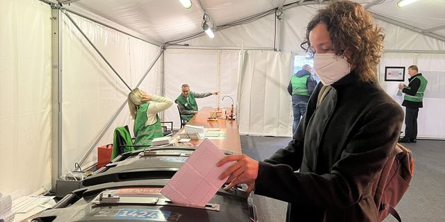 Hollanda Kovid-19 salgını sürecinde yerel seçim için sandık başında