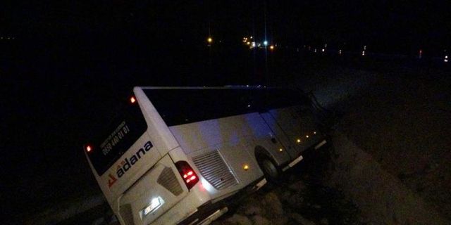 Adana’da yolcu otobüsü devrildi! 4’ü ağır 23 kişi yaralandı