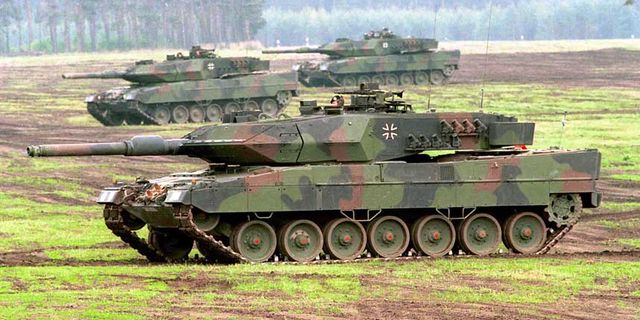 Almanya'dan Leopard tanklarının Ukrayna'ya sevkiyatı hakkında açıklama