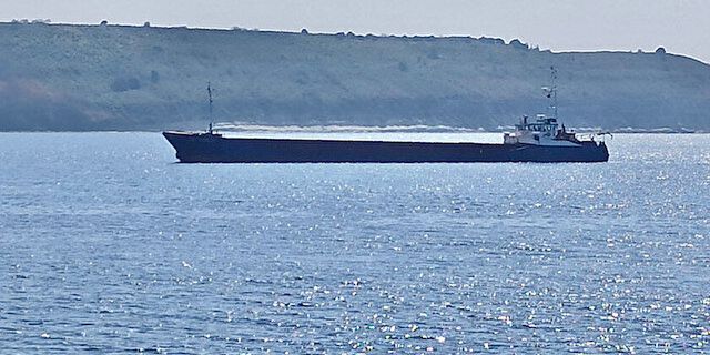 'Gelibolu' gemisi Çanakkale Boğazı'nda karaya oturdu