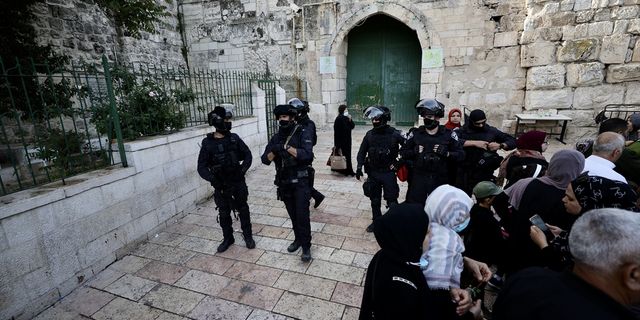 İsrail polisi, baskın düzenlediği Mescid-i Aksa'dan çekildi