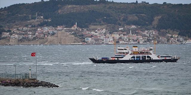 Çanakkale'de feribot seferlerine hava muhalefeti