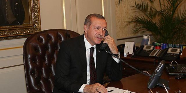 Malezya Başbakanı İbrahim, Cumhurbaşkanı Erdoğan'ın tebrik telefonunu basın toplantısı sırasında kabul etti