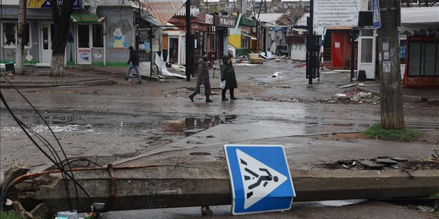 Zelenskiy: Mariupol'de yaklaşık 120 bin sivil abluka altında kaldı