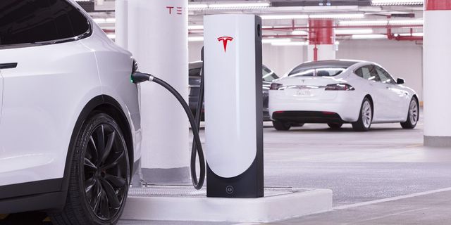 Tesla araçlar evdeki priz ile şarj olabilecek