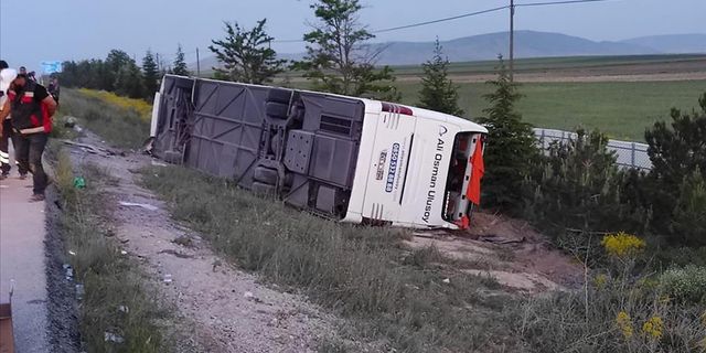 Afyonkarahisar'da yolcu otobüsü devrildi! Çok sayıda yaralı var...