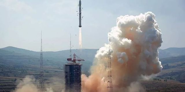 Çin'den flaş hareket: 8 gözlem uydusunu aynı anda fırlattı!