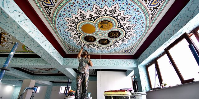 Camileri Osmanlı ve Selçuklu motifleriyle dantel gibi işliyor