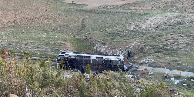 Niğde'de otobüs devrildi: 3 kişi öldü, 41 kişi yaralandı