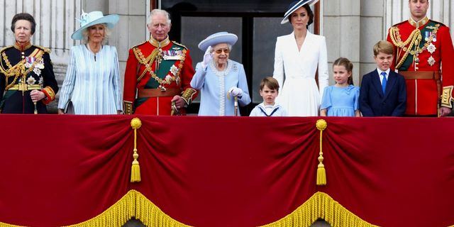 Londra Kraliçe İkinci Elizabeth'in tahttaki 70. yılını kutladı
