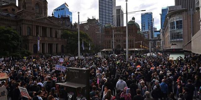 Avustralya'da binlerce işçi maaş protestosu gerçekleştirdi